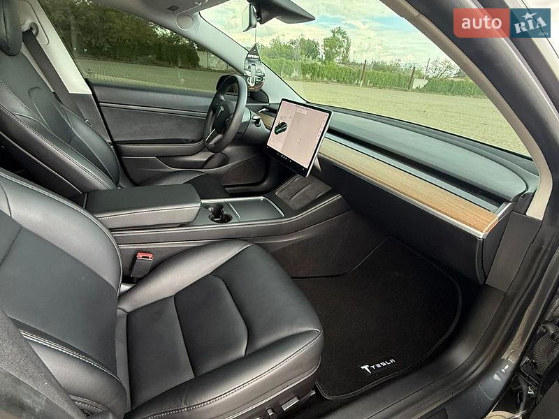 Седан Tesla Model 3 2020 в Одессе