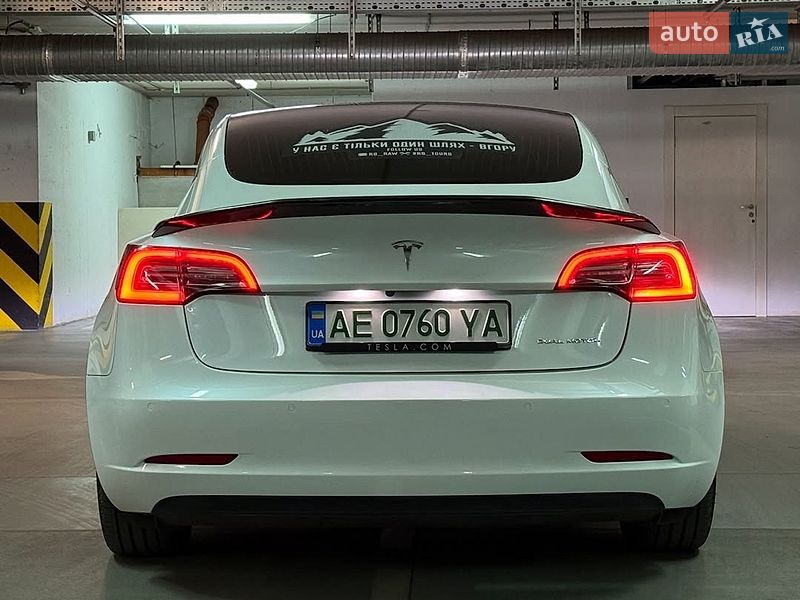 Седан Tesla Model 3 2020 в Львові