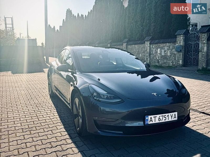 Седан Tesla Model 3 2022 в Надворной