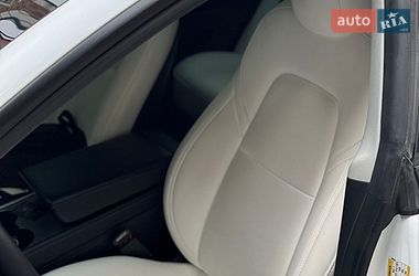 Седан Tesla Model 3 2022 в Кременце