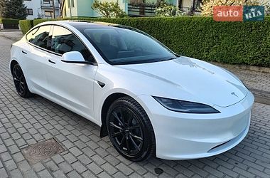Седан Tesla Model 3 2025 в Івано-Франківську
