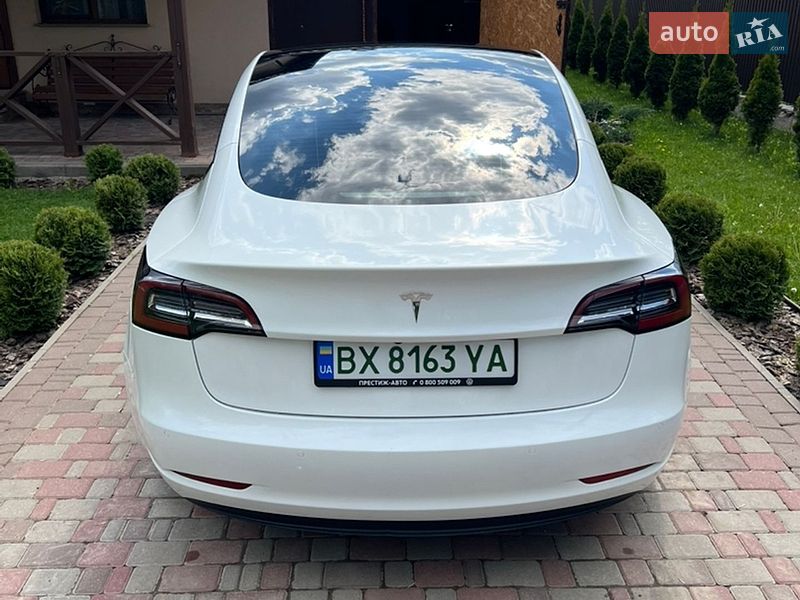 Седан Tesla Model 3 2021 в Хмельницькому