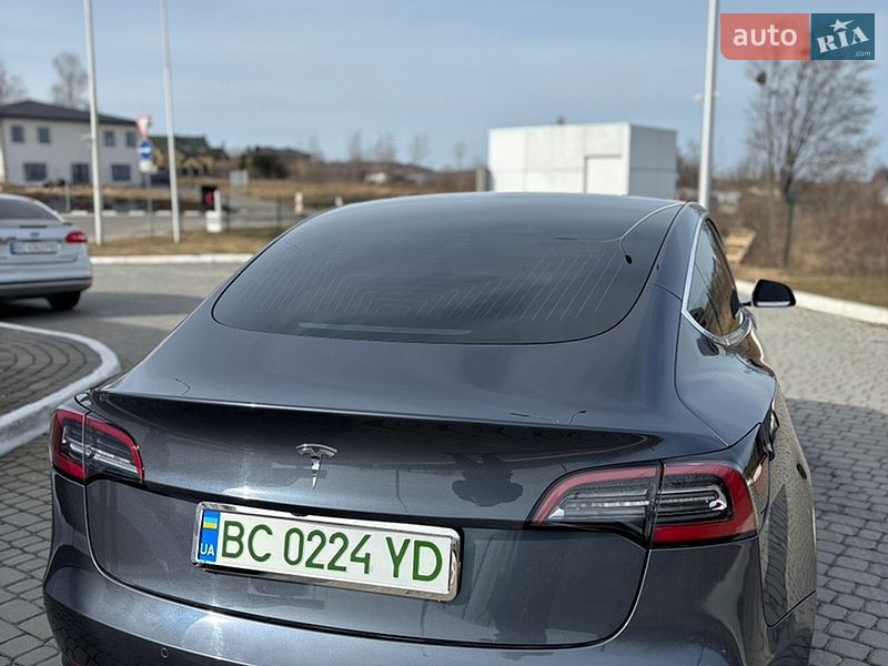 Седан Tesla Model 3 2020 в Жовкве