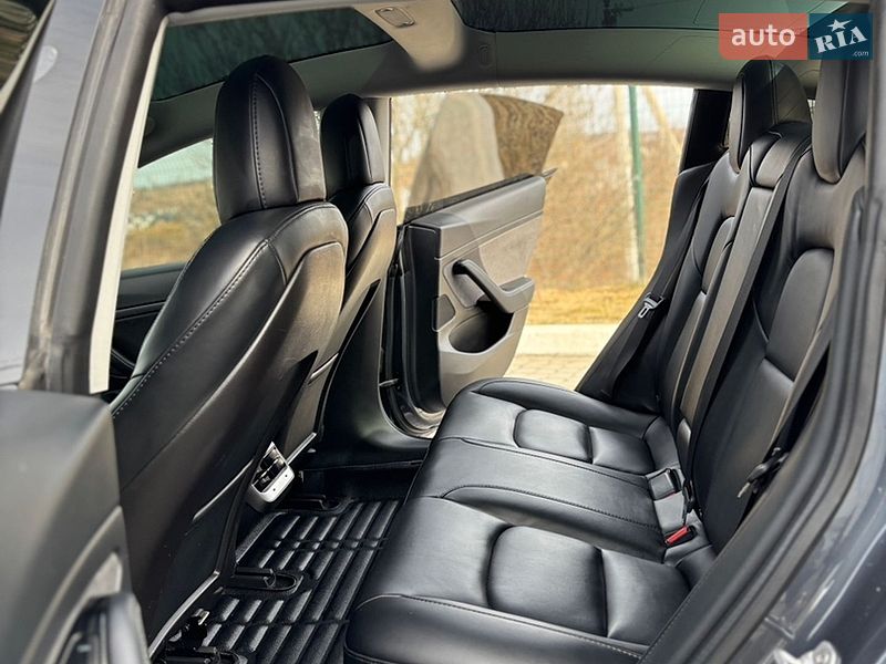 Седан Tesla Model 3 2020 в Жовкве