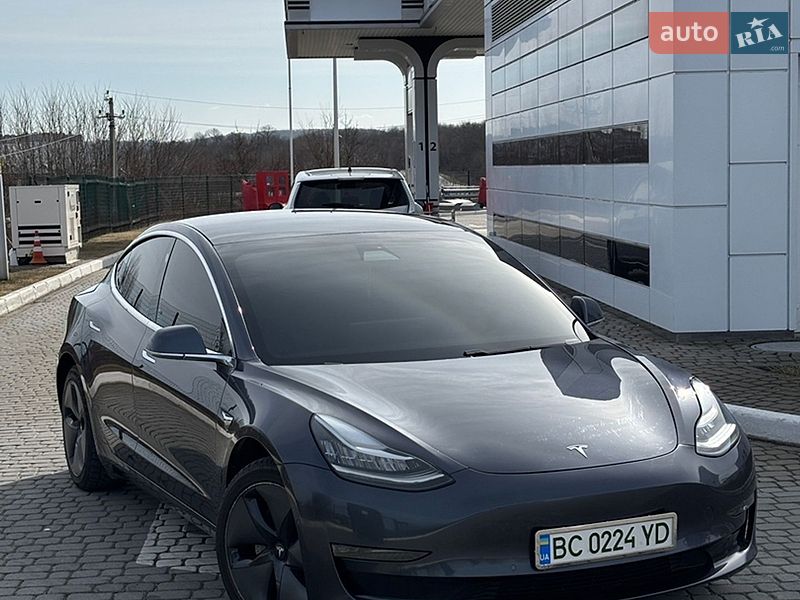 Седан Tesla Model 3 2020 в Жовкве