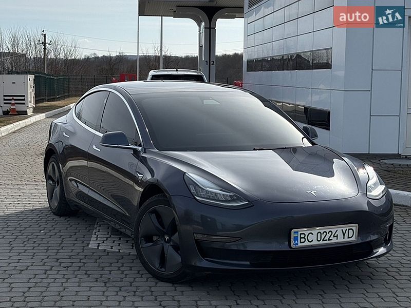 Седан Tesla Model 3 2020 в Жовкве