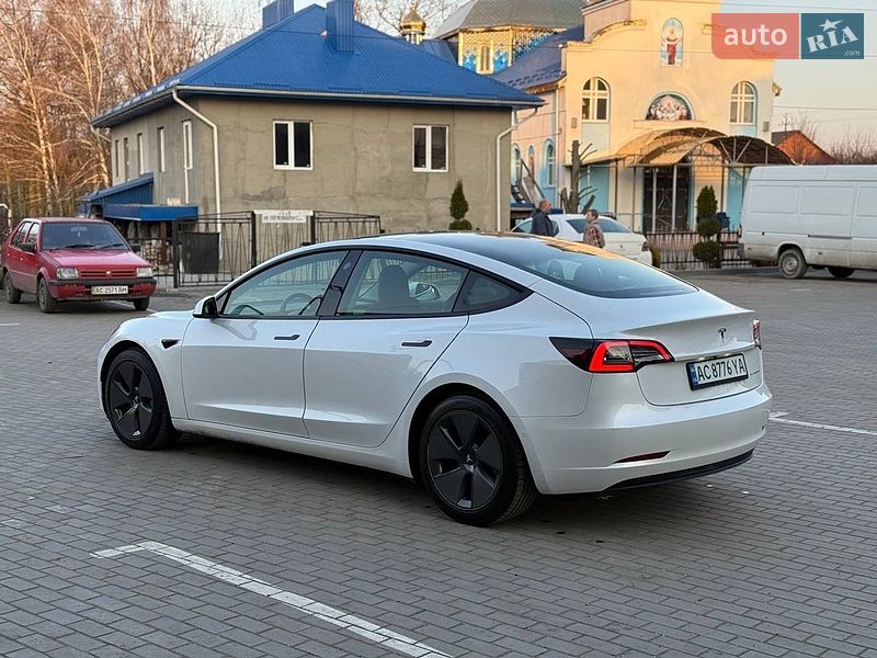 Седан Tesla Model 3 2021 в Луцке