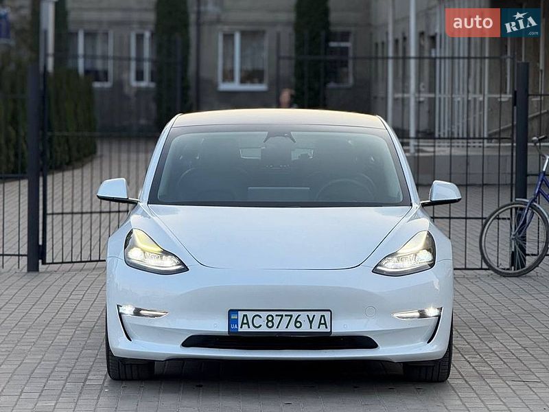 Седан Tesla Model 3 2021 в Луцке