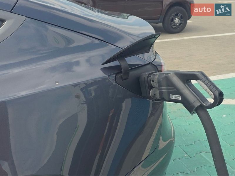 Седан Tesla Model 3 2020 в Львове