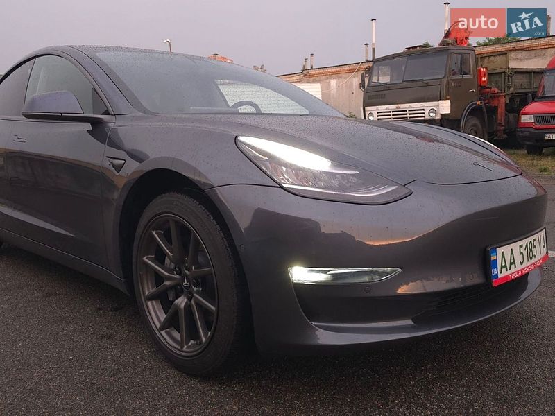 Седан Tesla Model 3 2020 в Львове