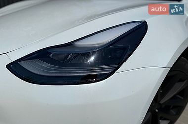 Седан Tesla Model 3 2021 в Дніпрі