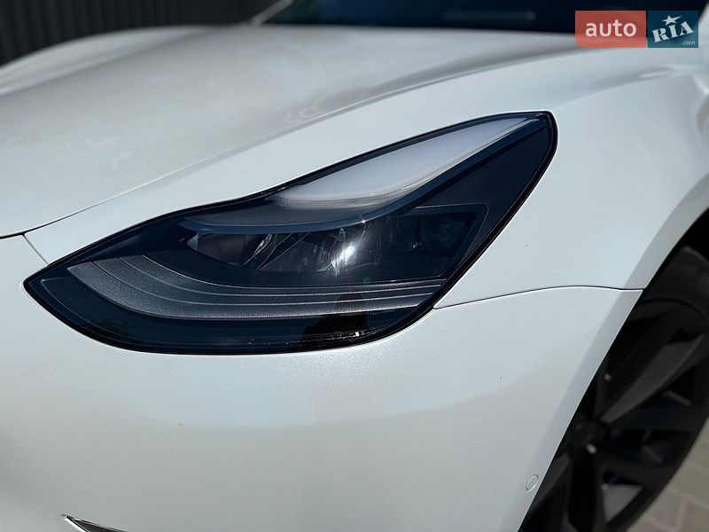 Седан Tesla Model 3 2021 в Дніпрі