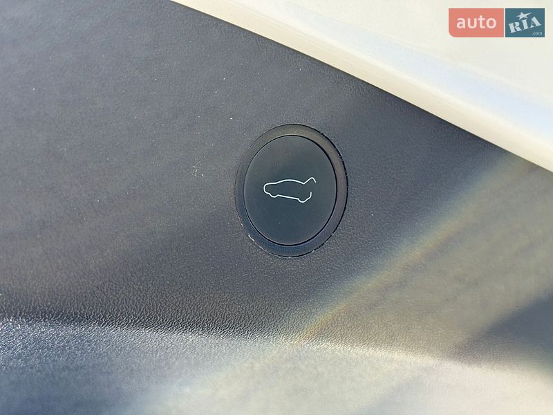 Седан Tesla Model 3 2021 в Дніпрі
