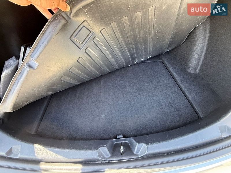 Седан Tesla Model 3 2021 в Дніпрі