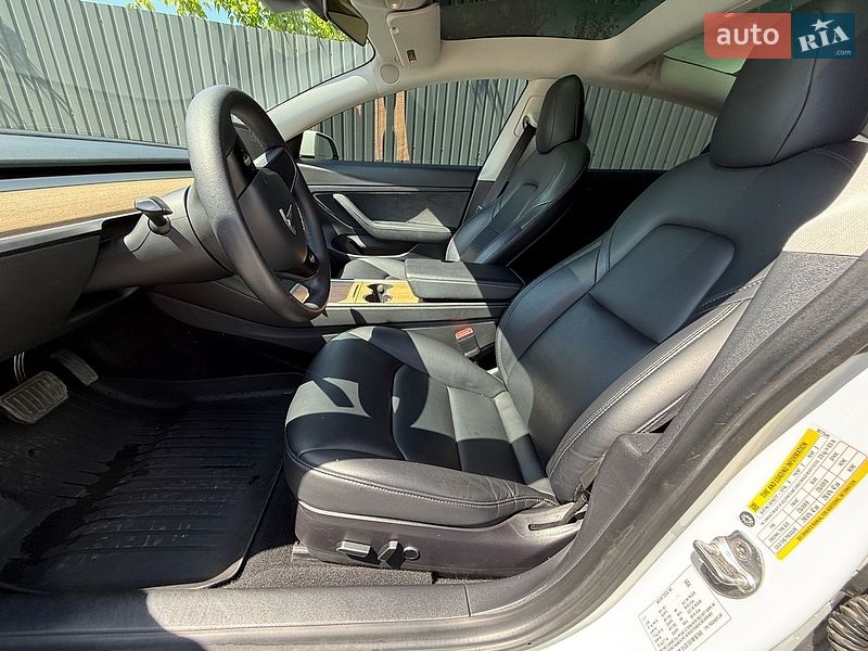 Седан Tesla Model 3 2021 в Дніпрі
