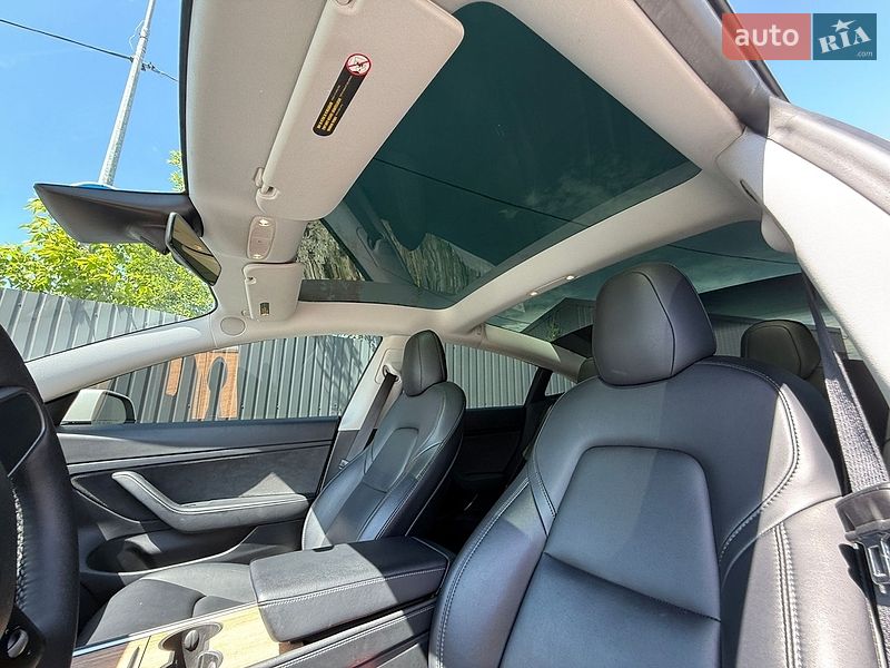 Седан Tesla Model 3 2021 в Дніпрі