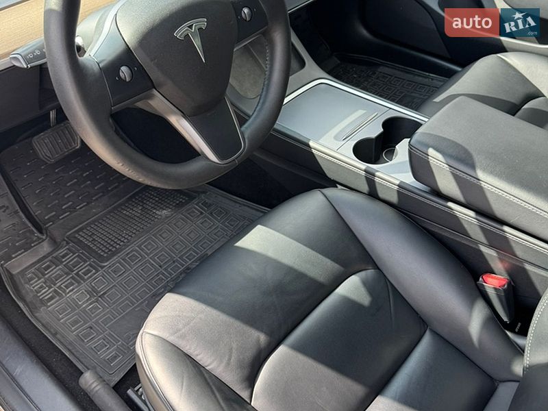 Седан Tesla Model 3 2022 в Виннице