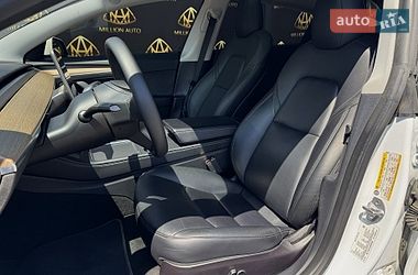 Седан Tesla Model 3 2021 в Киеве