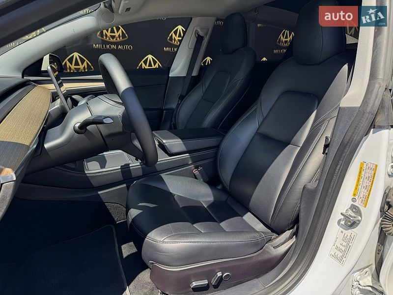 Седан Tesla Model 3 2021 в Киеве