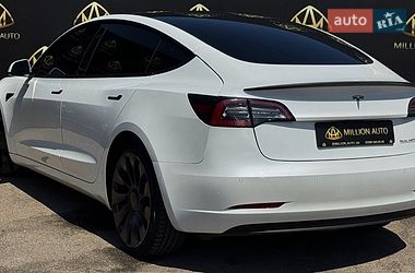 Седан Tesla Model 3 2021 в Киеве