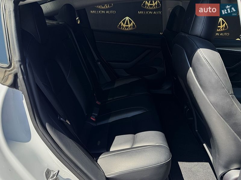 Седан Tesla Model 3 2021 в Киеве