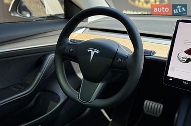 Седан Tesla Model 3 2021 в Киеве