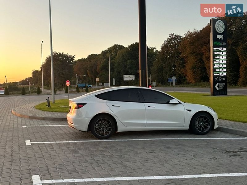 Седан Tesla Model 3 2022 в Вінниці