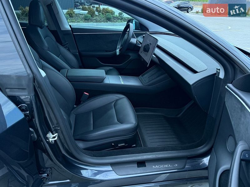 Седан Tesla Model 3 2024 в Дубні