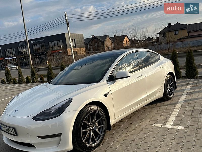 Седан Tesla Model 3 2022 в Вінниці