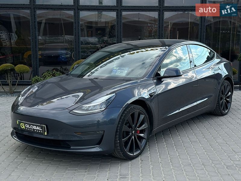 Седан Tesla Model 3 2020 в Львове