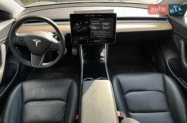 Седан Tesla Model 3 2020 в Львове