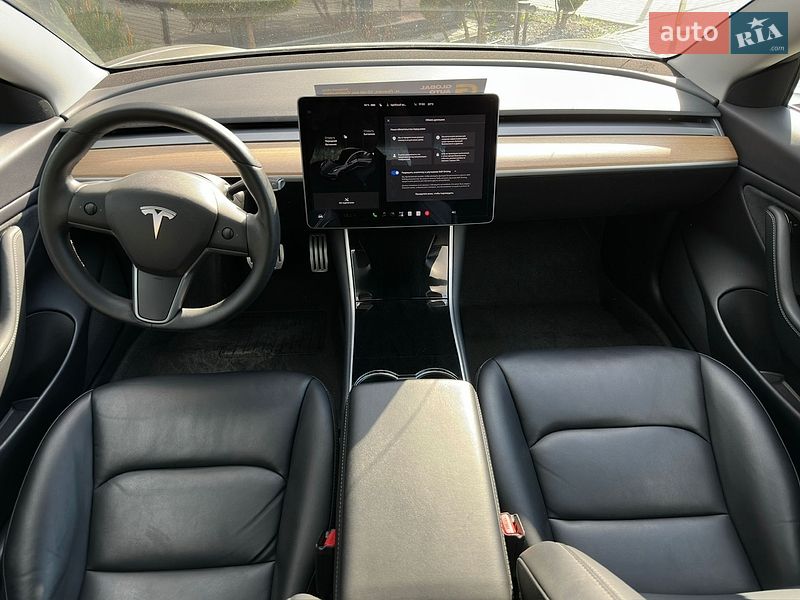 Седан Tesla Model 3 2020 в Львове