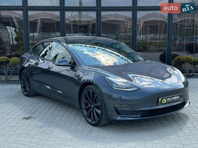Седан Tesla Model 3 2020 в Львове