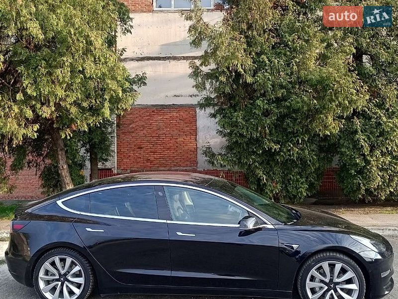 Седан Tesla Model 3 2018 в Киеве