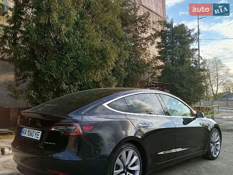 Седан Tesla Model 3 2018 в Киеве