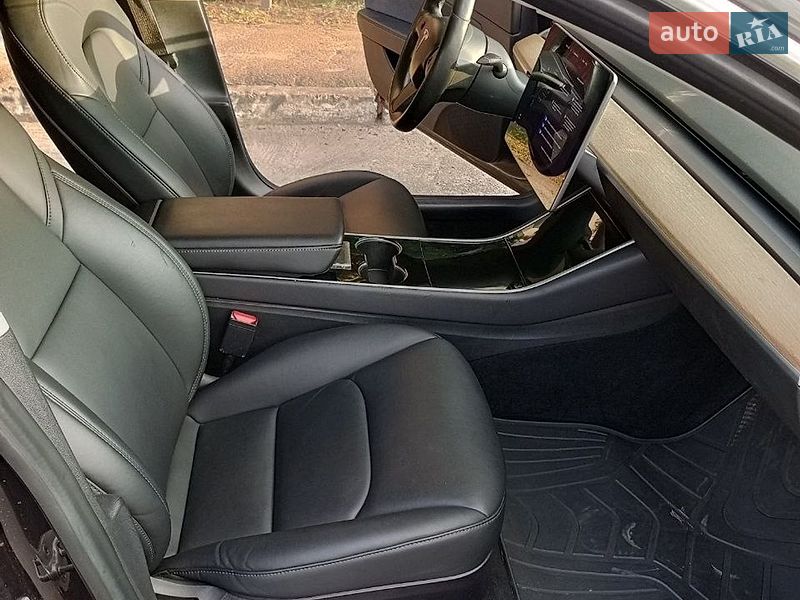 Седан Tesla Model 3 2018 в Киеве