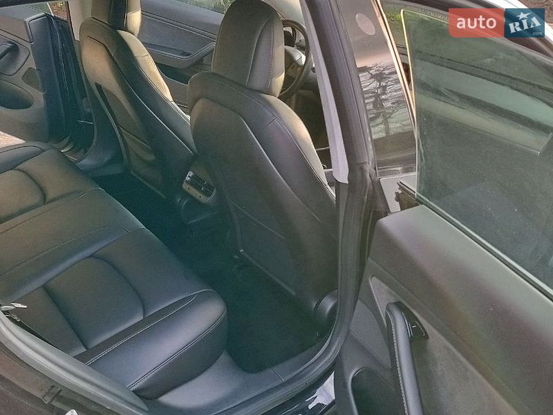 Седан Tesla Model 3 2018 в Киеве