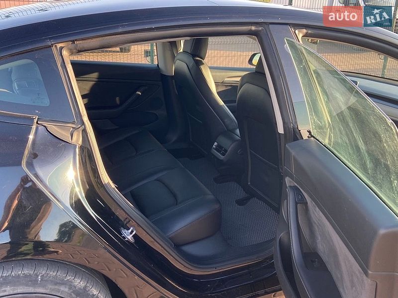 Седан Tesla Model 3 2022 в Рівному