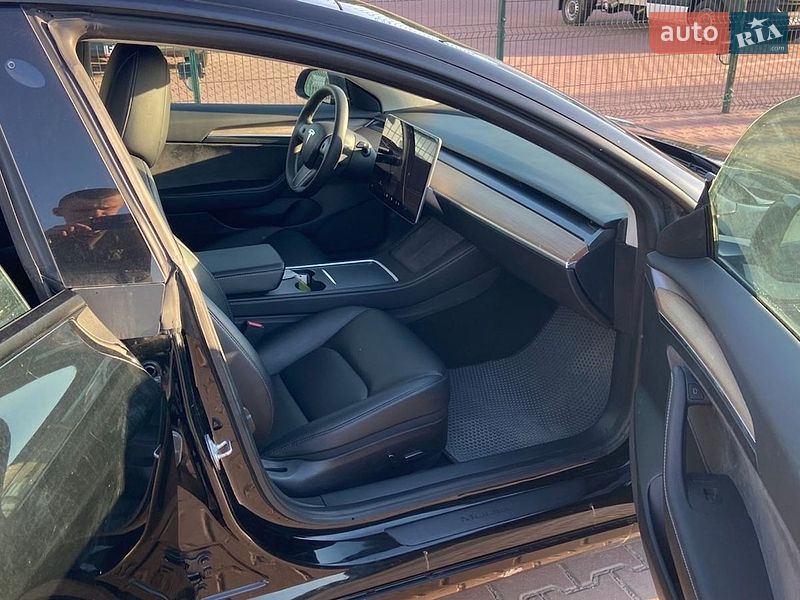 Седан Tesla Model 3 2022 в Рівному