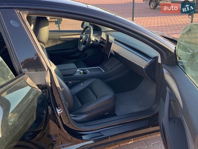 Седан Tesla Model 3 2022 в Рівному
