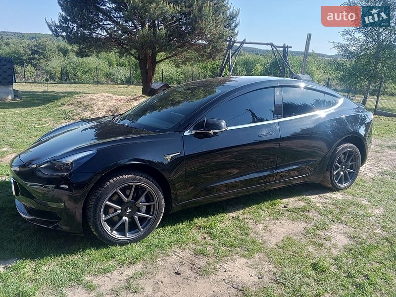 Седан Tesla Model 3 2019 в Новояворівську