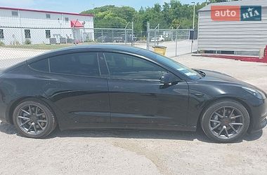 Седан Tesla Model 3 2018 в Львові