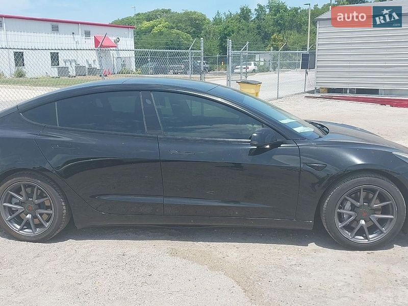 Седан Tesla Model 3 2018 в Львові