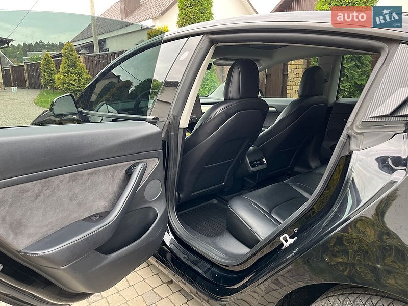 Седан Tesla Model 3 2022 в Луцке