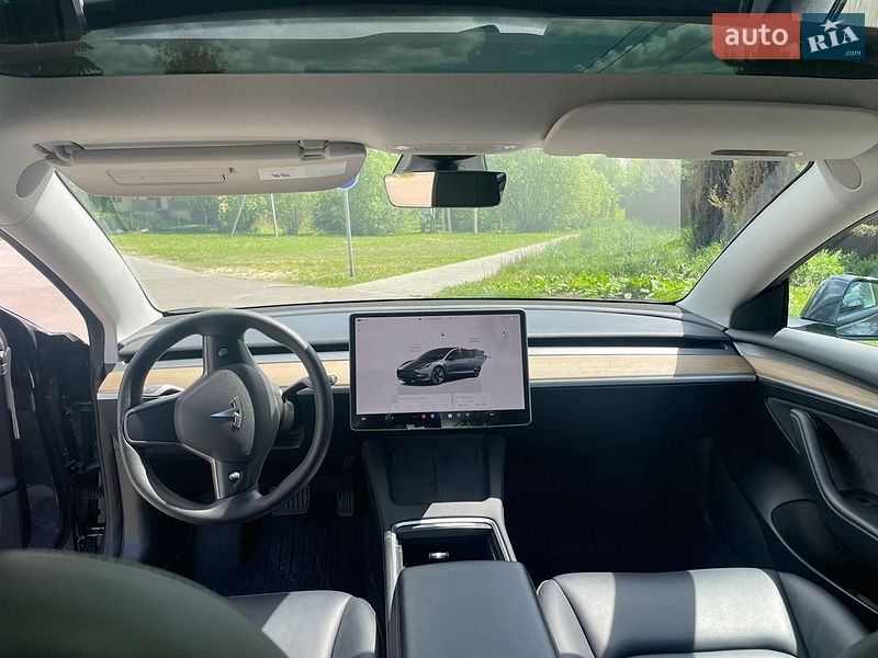 Седан Tesla Model 3 2023 в Львові
