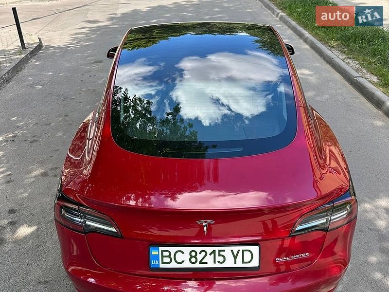 Седан Tesla Model 3 2022 в Золочеві