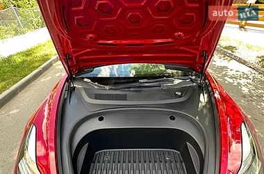 Седан Tesla Model 3 2022 в Золочеві