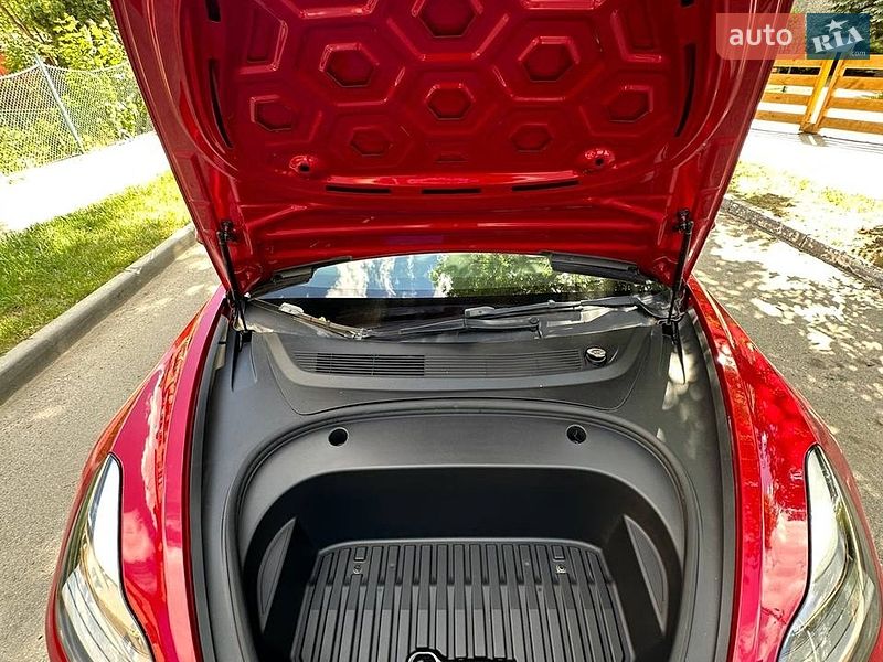 Седан Tesla Model 3 2022 в Золочеві