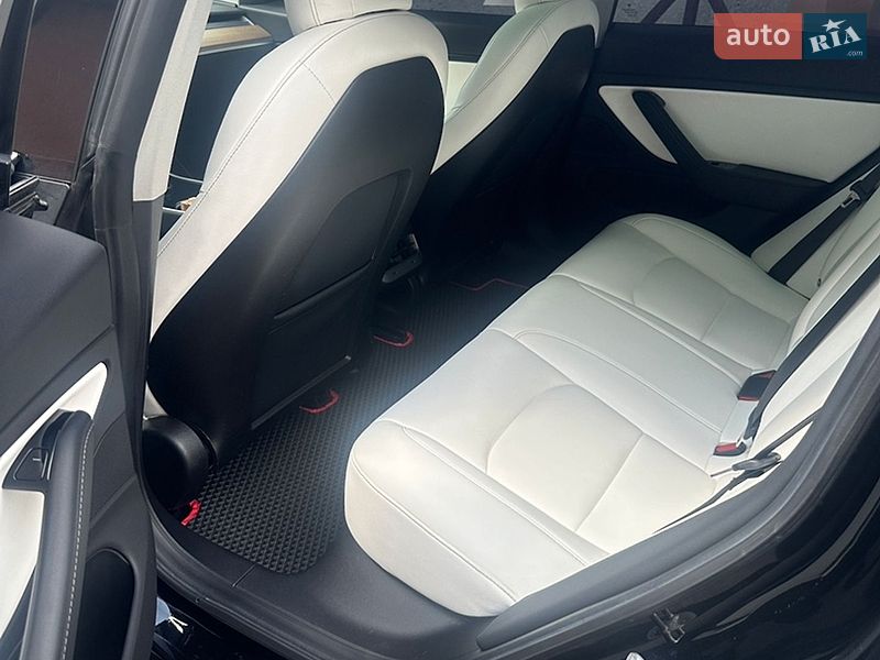 Седан Tesla Model 3 2019 в Дніпрі