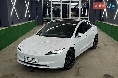 Седан Tesla Model 3 2025 в Киеве